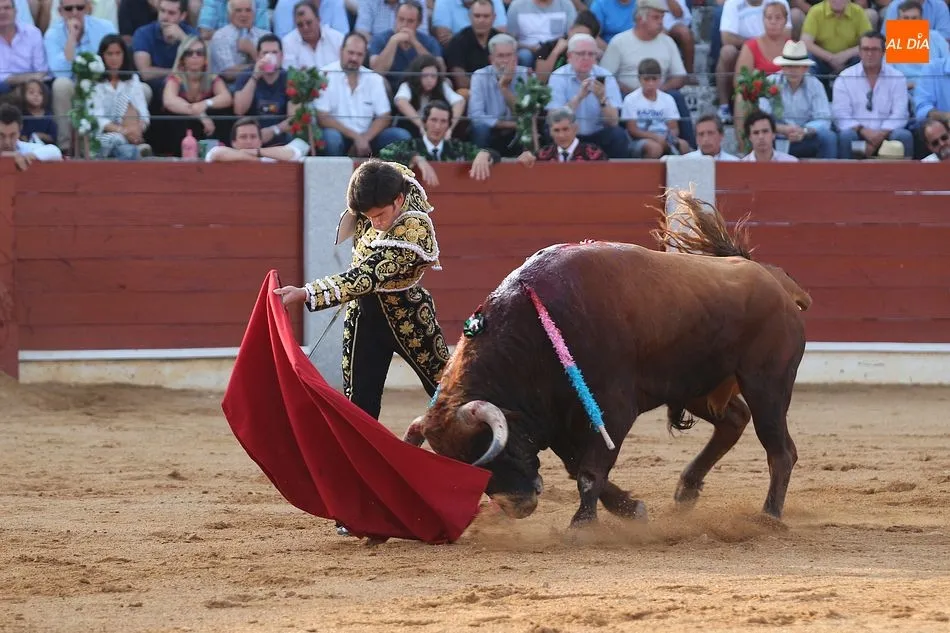 Gran faena en la Plaza de Guijuelo con los tres diestros a hombros