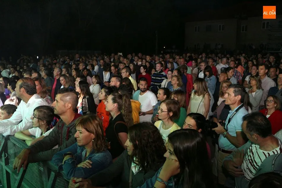 Foto 4 - Caf&eacute; Quijano abre la noche m&aacute;s multitudinaria de los festejos