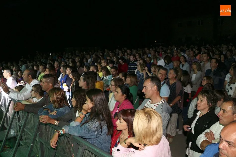 Foto 2 - Caf&eacute; Quijano abre la noche m&aacute;s multitudinaria de los festejos