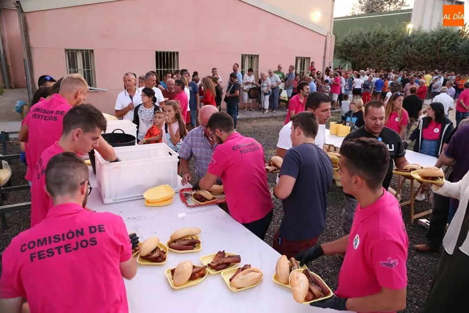 La Comisión de Festejos reparte la carne