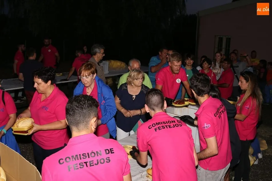 Foto 11 - Un millar de raciones de parrillada para recuperar fuerzas