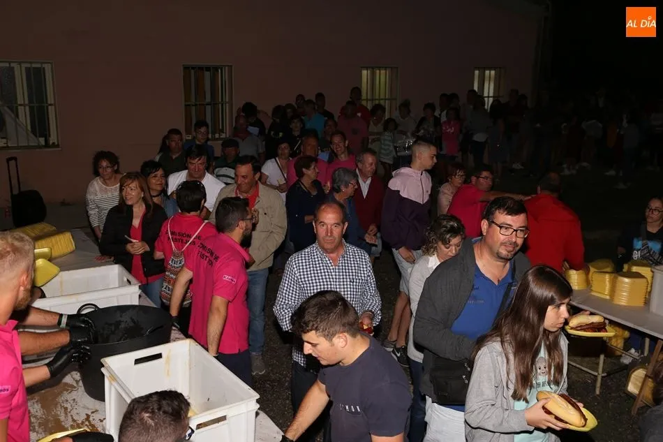 Foto 7 - Un millar de raciones de parrillada para recuperar fuerzas