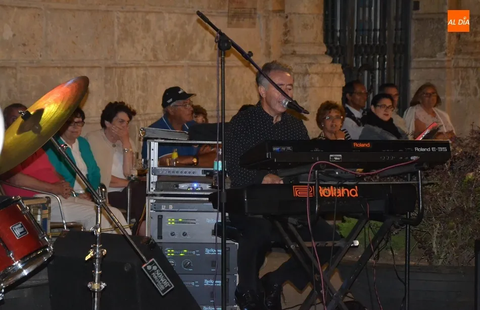 Foto 10 - Un concierto del tr&iacute;o &Eacute;xodo complementa la nueva edici&oacute;n del Mercado de Verano  
