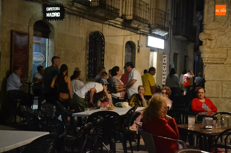 Foto 7 - Un concierto del tr&iacute;o &Eacute;xodo complementa la nueva edici&oacute;n del Mercado de Verano  