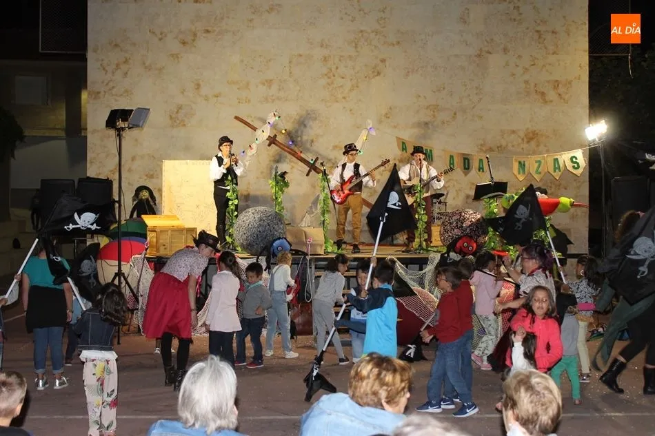 Foto 3 - Los ni&ntilde;os, protagonistas del divertido espect&aacute;culo de Armadanzas