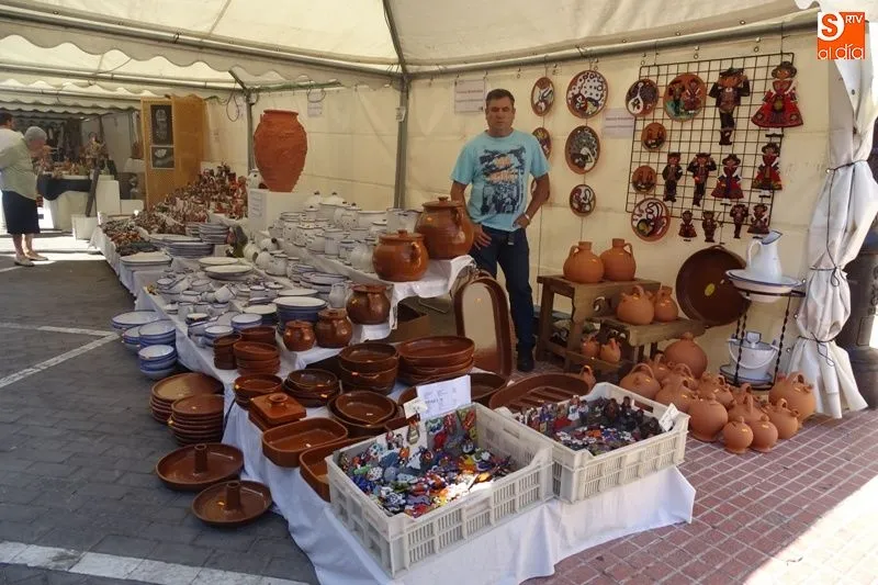 Foto 3 - La primera edici&oacute;n de la Feria del Barro toma forma en la calle Bulevar  