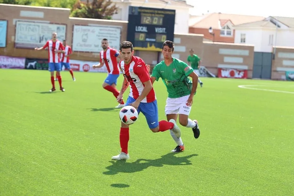 Foto 6 - El CD Guijuelo supera su &uacute;ltima prueba de pretemporada ante el Navalcarnero (1-2)