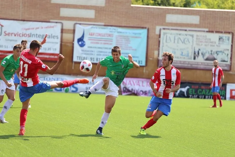 Foto 4 - El CD Guijuelo supera su &uacute;ltima prueba de pretemporada ante el Navalcarnero (1-2)