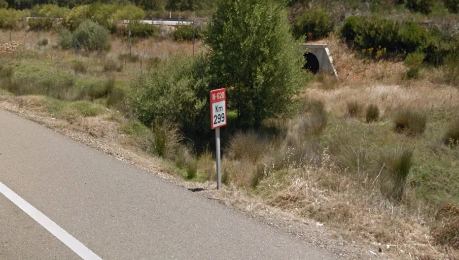 Herido un joven de 19 años al volcar su vehículo en la Nacional 620  