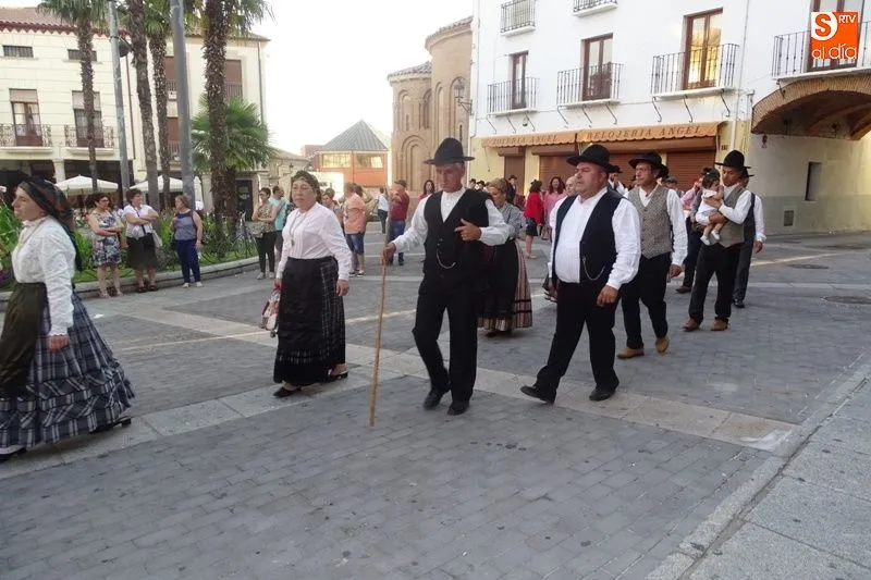 Foto 9 - Pasacalles de folclore&nbsp;para amenizar la I Feria del Barro  