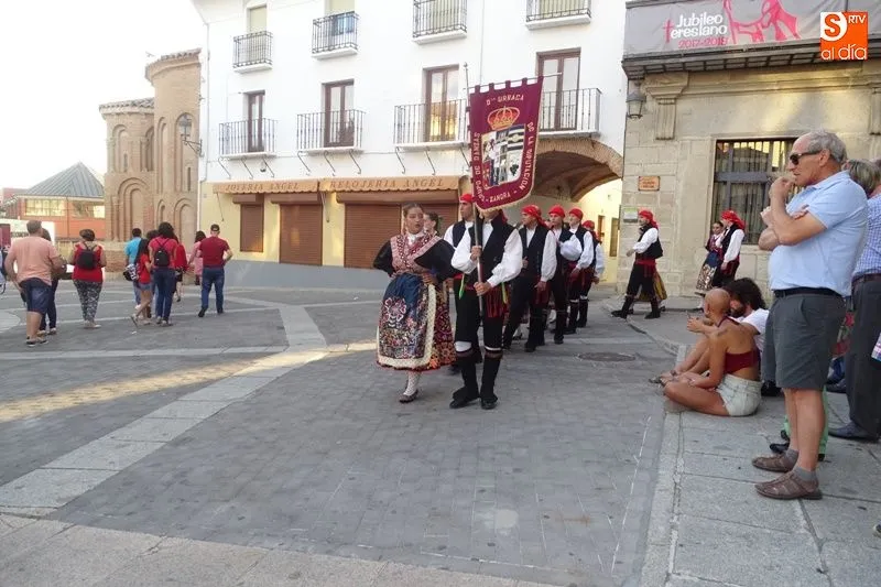 Foto 6 - Pasacalles de folclore&nbsp;para amenizar la I Feria del Barro  