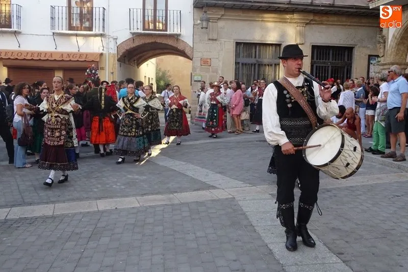 Foto 5 - Pasacalles de folclore&nbsp;para amenizar la I Feria del Barro  