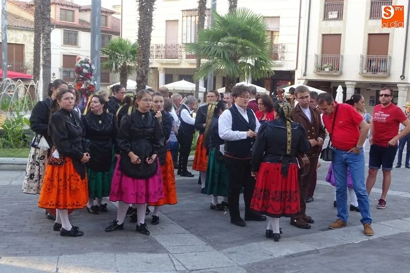Foto 3 - Pasacalles de folclore&nbsp;para amenizar la I Feria del Barro  