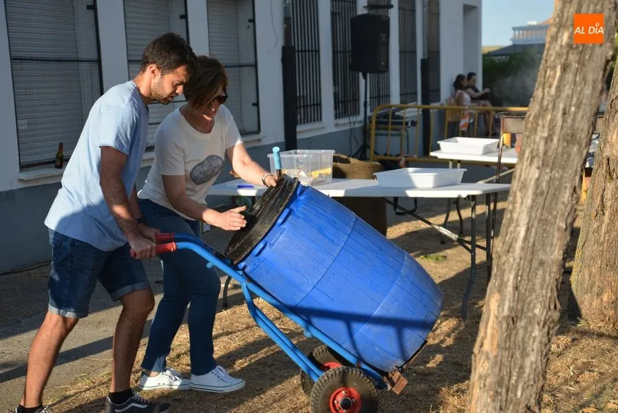 Foto 3 - El &lsquo;Bocat&iacute;n de media tarde&rsquo; congrega a cientos de vecinos en el Parque de Escuelas  