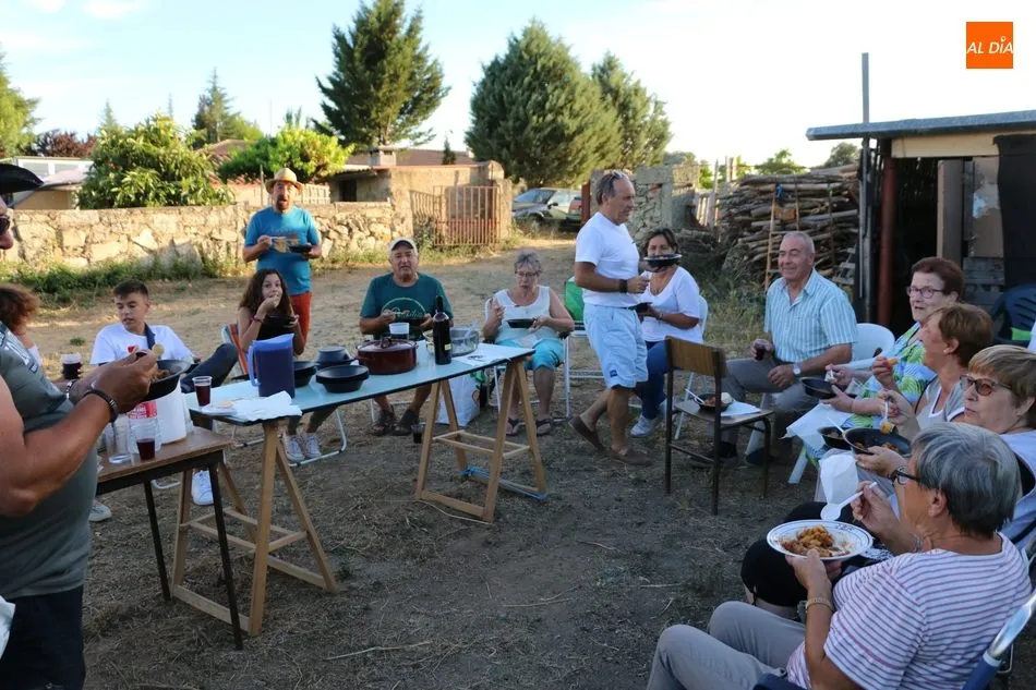 Foto 11 - En Villavieja se preparan con 1.100 raciones de carne para lo que est&aacute; por llegar  