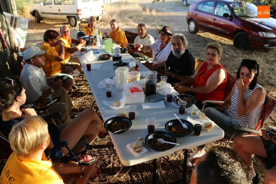 Foto 7 - En Villavieja se preparan con 1.100 raciones de carne para lo que est&aacute; por llegar  
