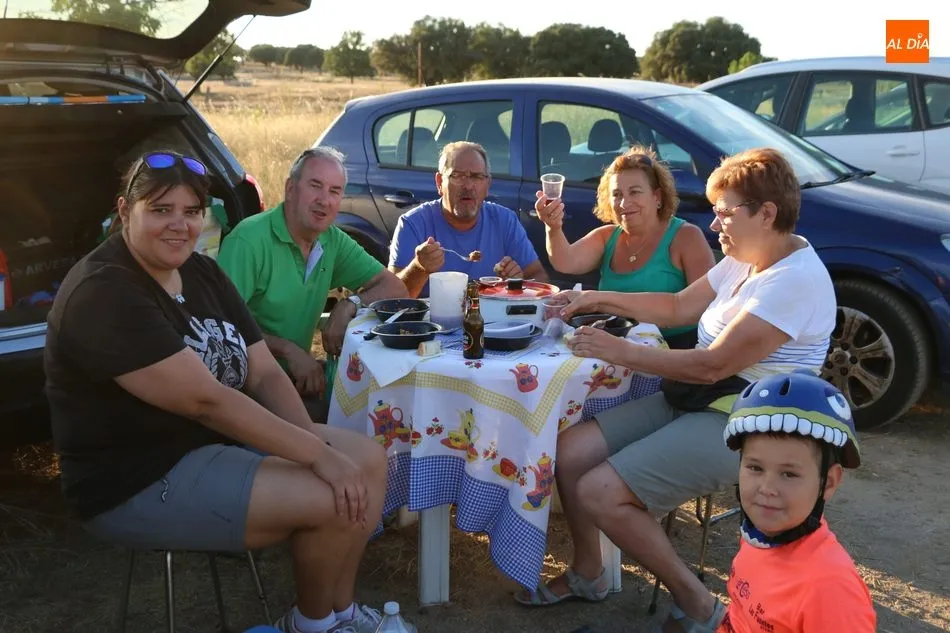 Foto 6 - En Villavieja se preparan con 1.100 raciones de carne para lo que est&aacute; por llegar  