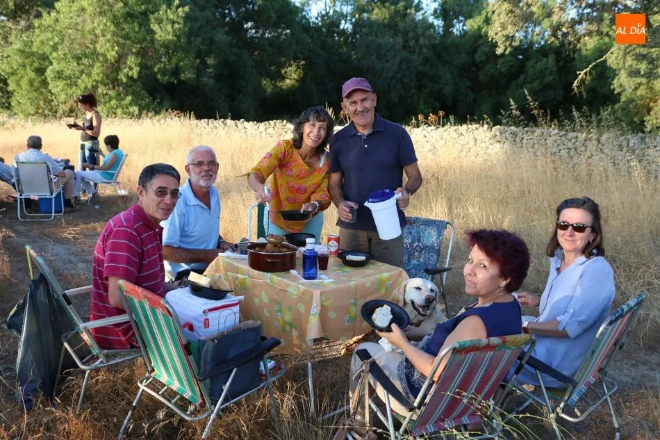 Foto 4 - En Villavieja se preparan con 1.100 raciones de carne para lo que est&aacute; por llegar  