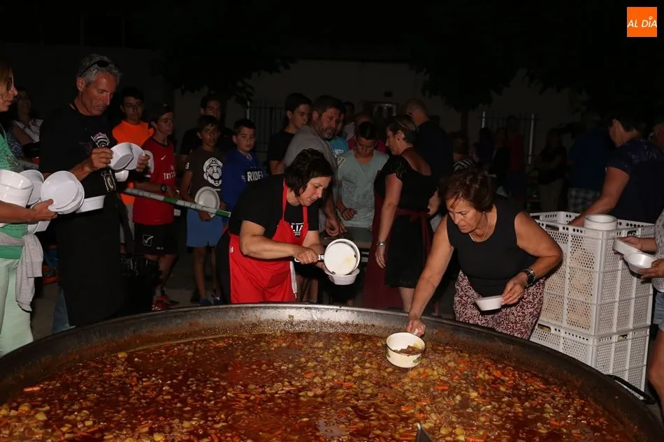 Foto 10 - La semana cultural finaliza con caldereta solidaria y m&uacute;sica de acorde&oacute;n
