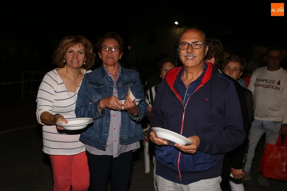 Foto 4 - La semana cultural finaliza con caldereta solidaria y m&uacute;sica de acorde&oacute;n