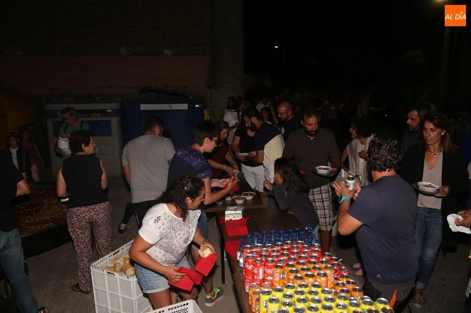Foto 3 - La semana cultural finaliza con caldereta solidaria y m&uacute;sica de acorde&oacute;n
