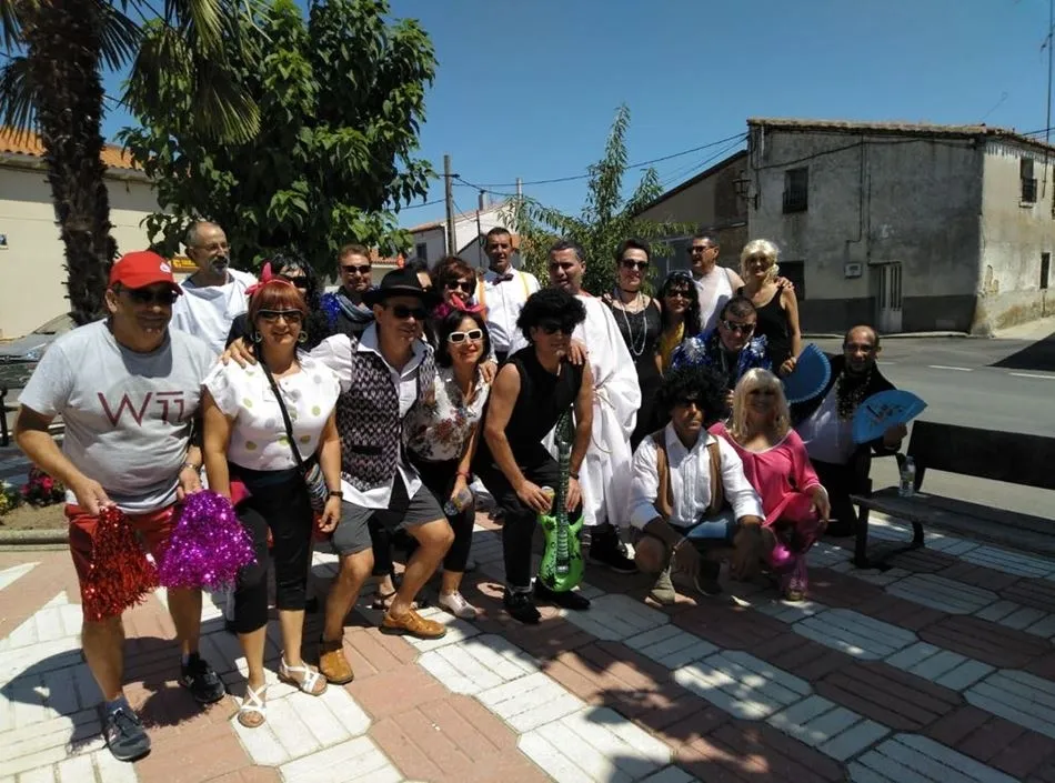 Foto 4 - Los Quintos del 67 celebran una fiesta tem&aacute;tica de los a&ntilde;os 80