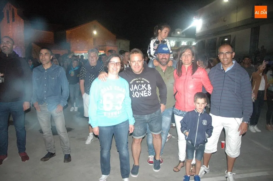 Foto 11 - Los Sobraos llenan la plaza de Cip&eacute;rez  