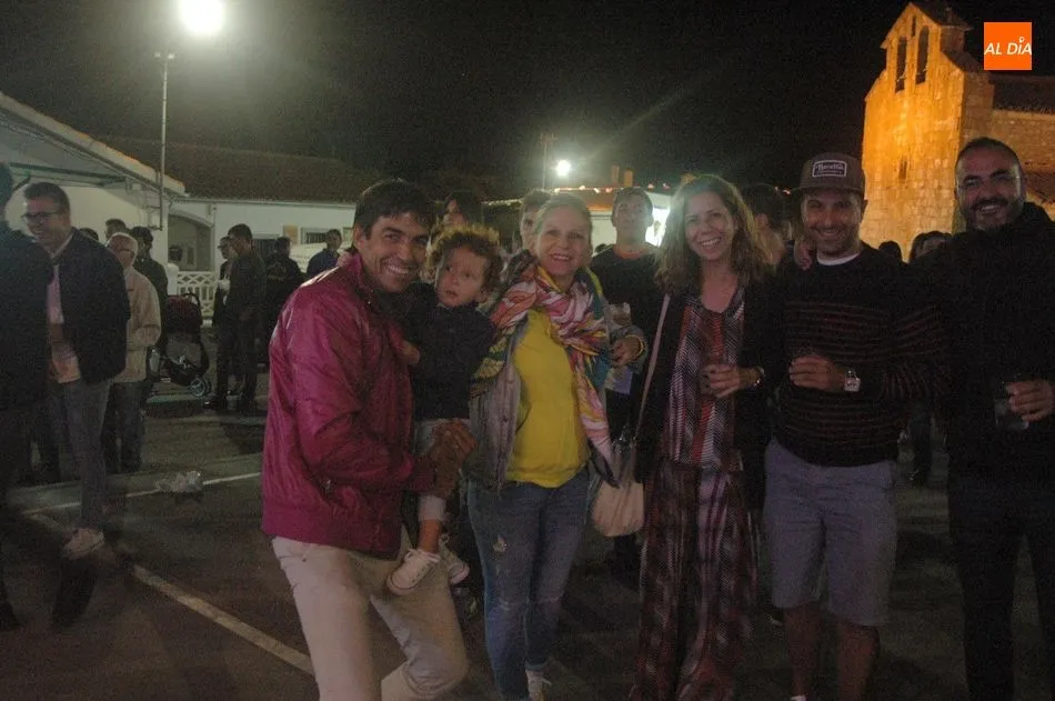 Foto 8 - Los Sobraos llenan la plaza de Cip&eacute;rez  