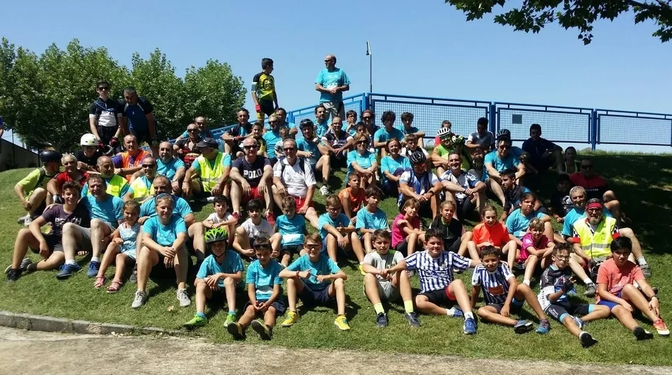 Foto 2 - Cerca de un centenar de personas toma parte en la emblem&aacute;tica ruta BTT Cicloturista  