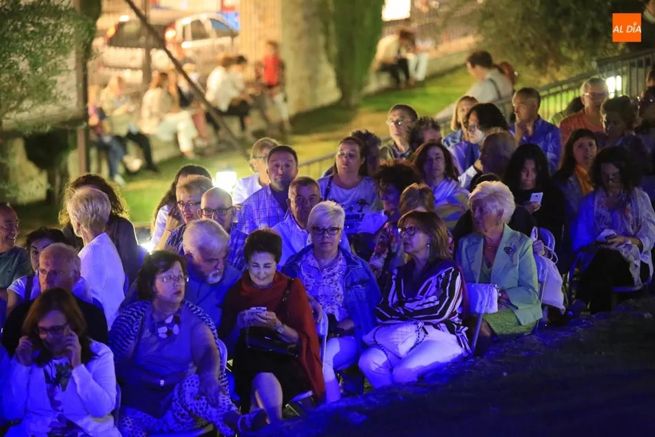 Foto 8 - Brillante concierto de Zaragata Folko en los Jardines de Santo Domingo de la Cruz  