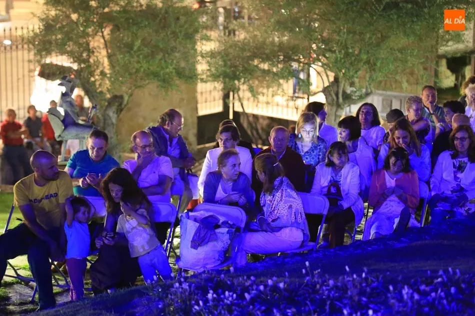 Foto 7 - Brillante concierto de Zaragata Folko en los Jardines de Santo Domingo de la Cruz  