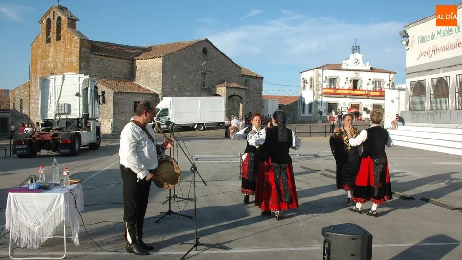 Los vecinos de Cipérez disfrutaron de la música y los bailes charros este sábado / SILVESTRE