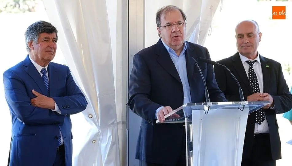 Visita de Juan Vicente Herrera al centro de formación y turismo rural ‘Altair’ en Béjar