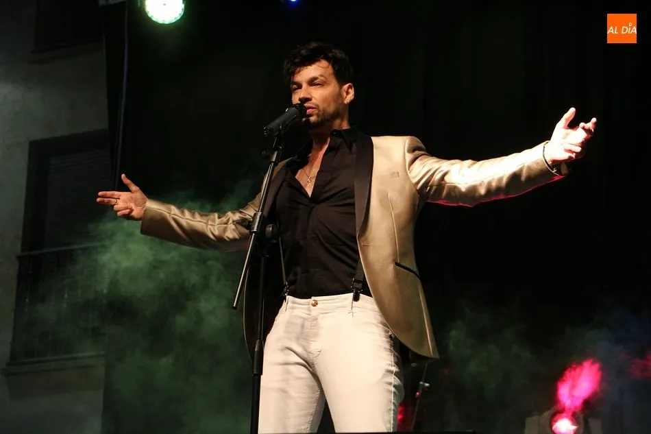 Foto 4 - Noche de estrellas de la canci&oacute;n para despedir los conciertos