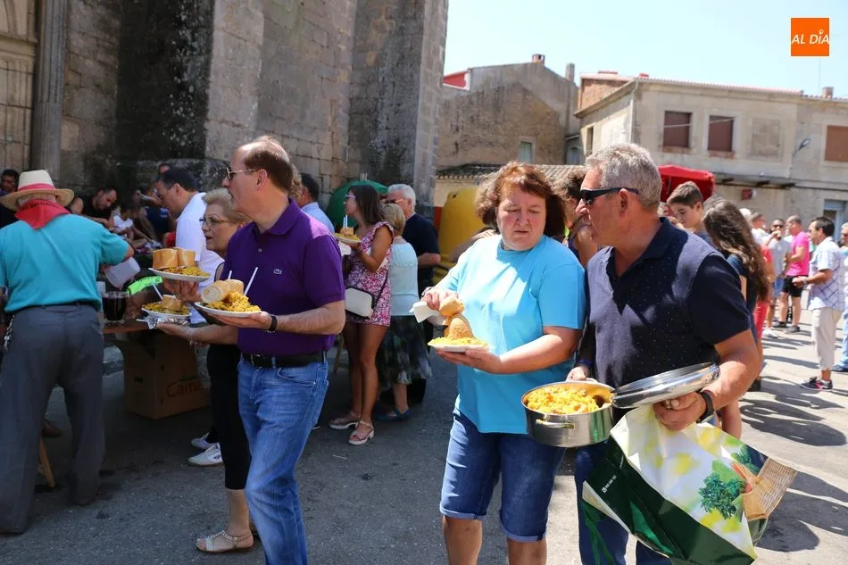 Foto 10 - En Masueco cogen fuerzas con una paellada ante lo&nbsp;que se les viene encima  
