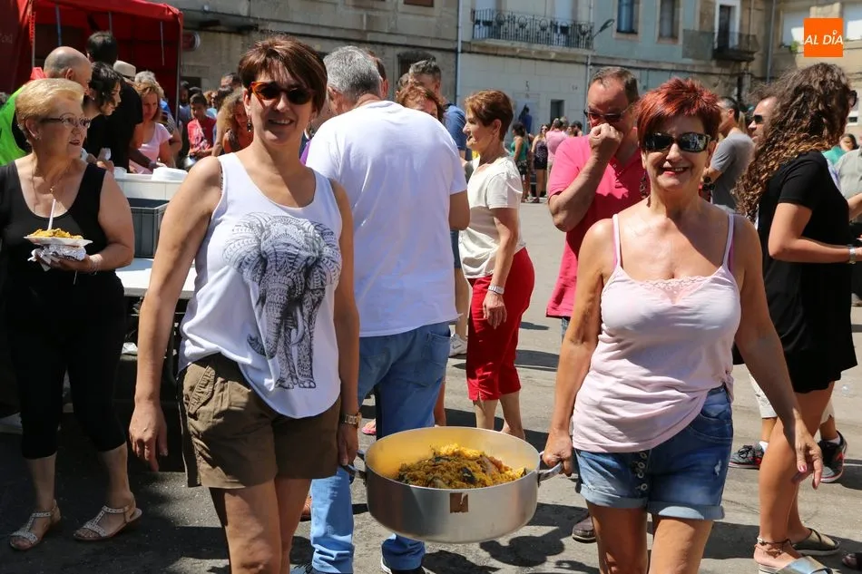 Foto 9 - En Masueco cogen fuerzas con una paellada ante lo&nbsp;que se les viene encima  