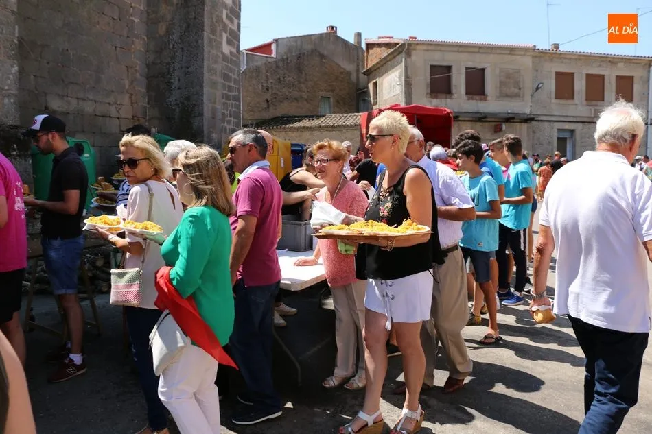 Foto 8 - En Masueco cogen fuerzas con una paellada ante lo&nbsp;que se les viene encima  