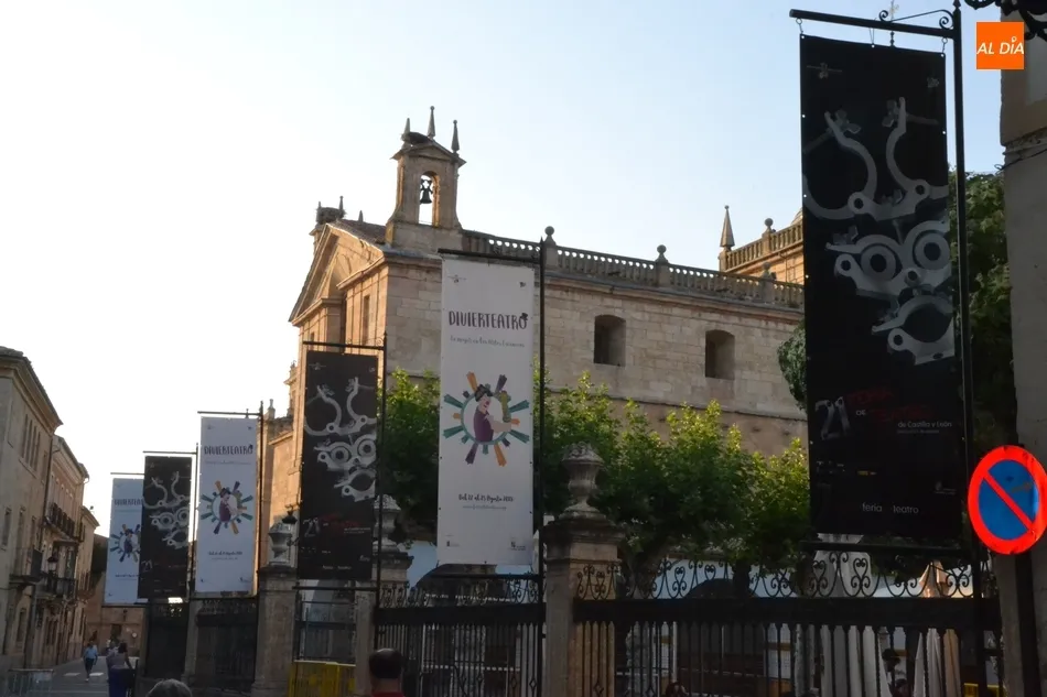 Foto 4 - La Plazuela del Buen Alcalde, en plena mutaci&oacute;n para la Feria de Teatro  