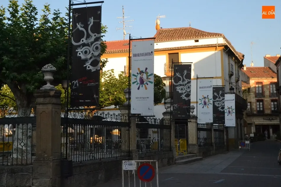 Foto 7 - La Plazuela del Buen Alcalde, en plena mutaci&oacute;n para la Feria de Teatro  