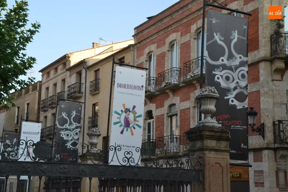 La Plazuela del Buen Alcalde, en plena mutación para la Feria de Teatro  