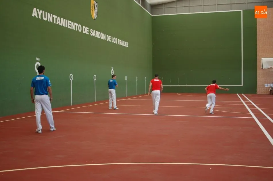 Foto 10 - La pelota a mano protagoniza una nueva jornada festiva en Sard&oacute;n de los Frailes  