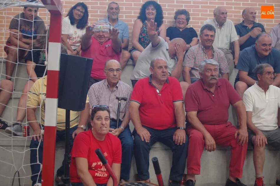 Foto 8 - La pelota a mano protagoniza una nueva jornada festiva en Sard&oacute;n de los Frailes  