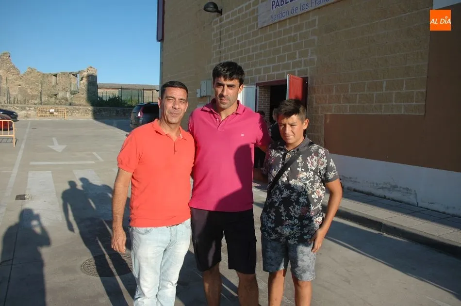 Foto 3 - La pelota a mano protagoniza una nueva jornada festiva en Sard&oacute;n de los Frailes  