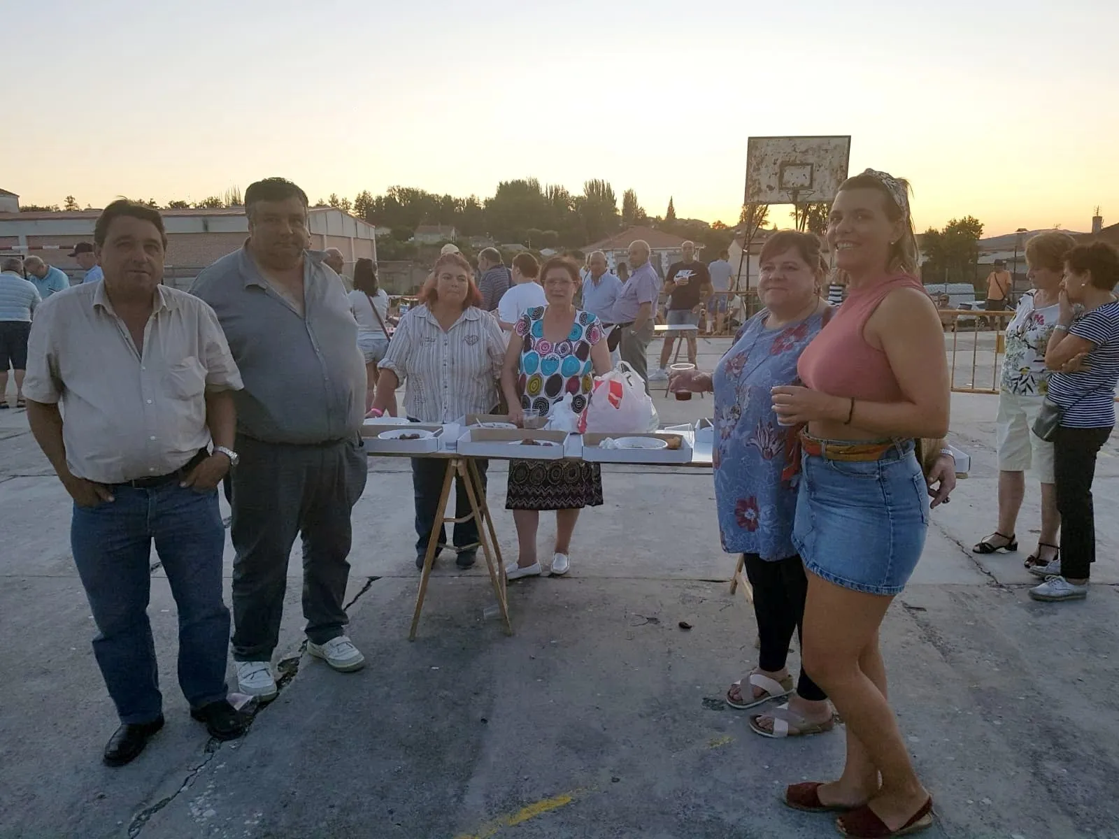 Foto 8 - En Villarino despiden las fiestas con la merienda de carne de novillo  