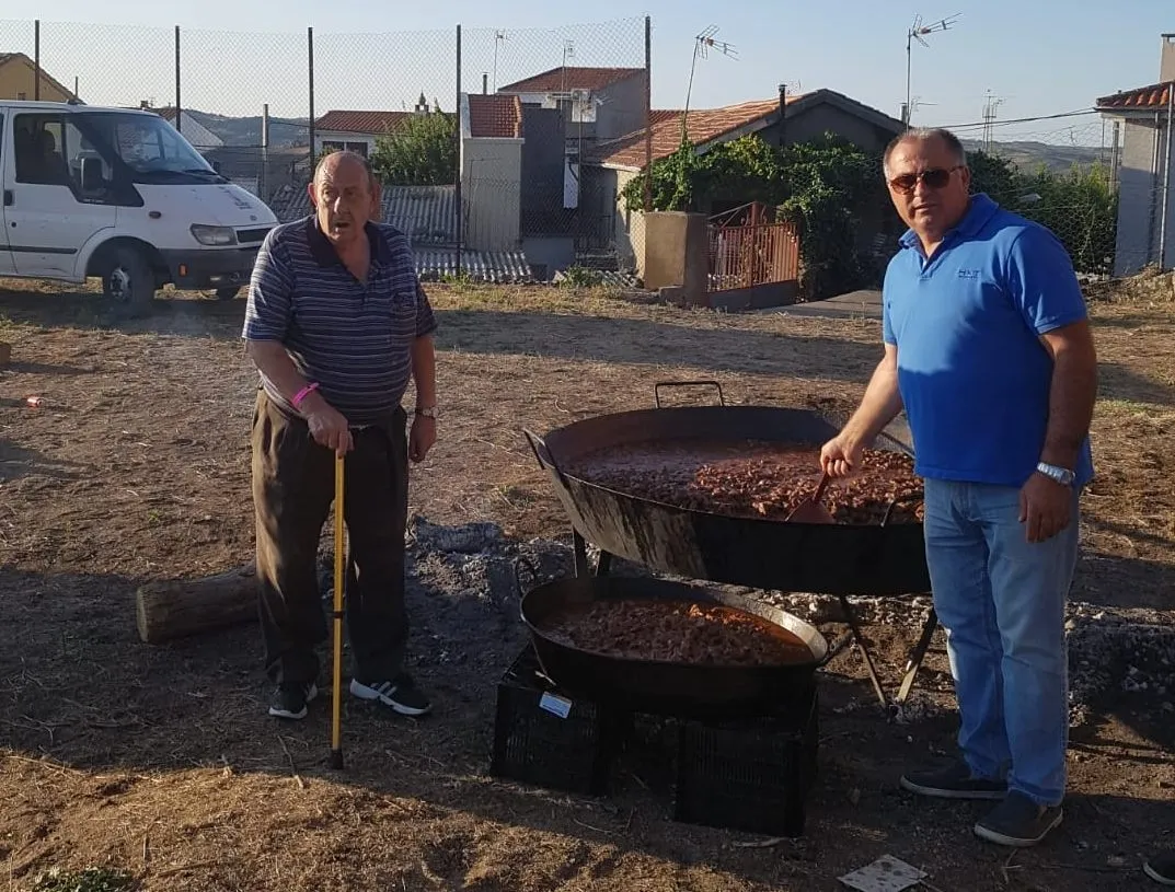 Foto 6 - En Villarino despiden las fiestas con la merienda de carne de novillo  