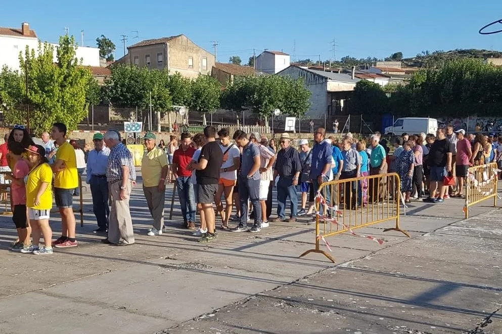 Foto 5 - En Villarino despiden las fiestas con la merienda de carne de novillo  