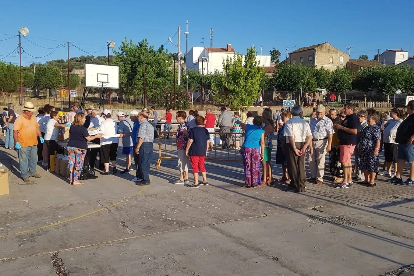 Foto 4 - En Villarino despiden las fiestas con la merienda de carne de novillo  