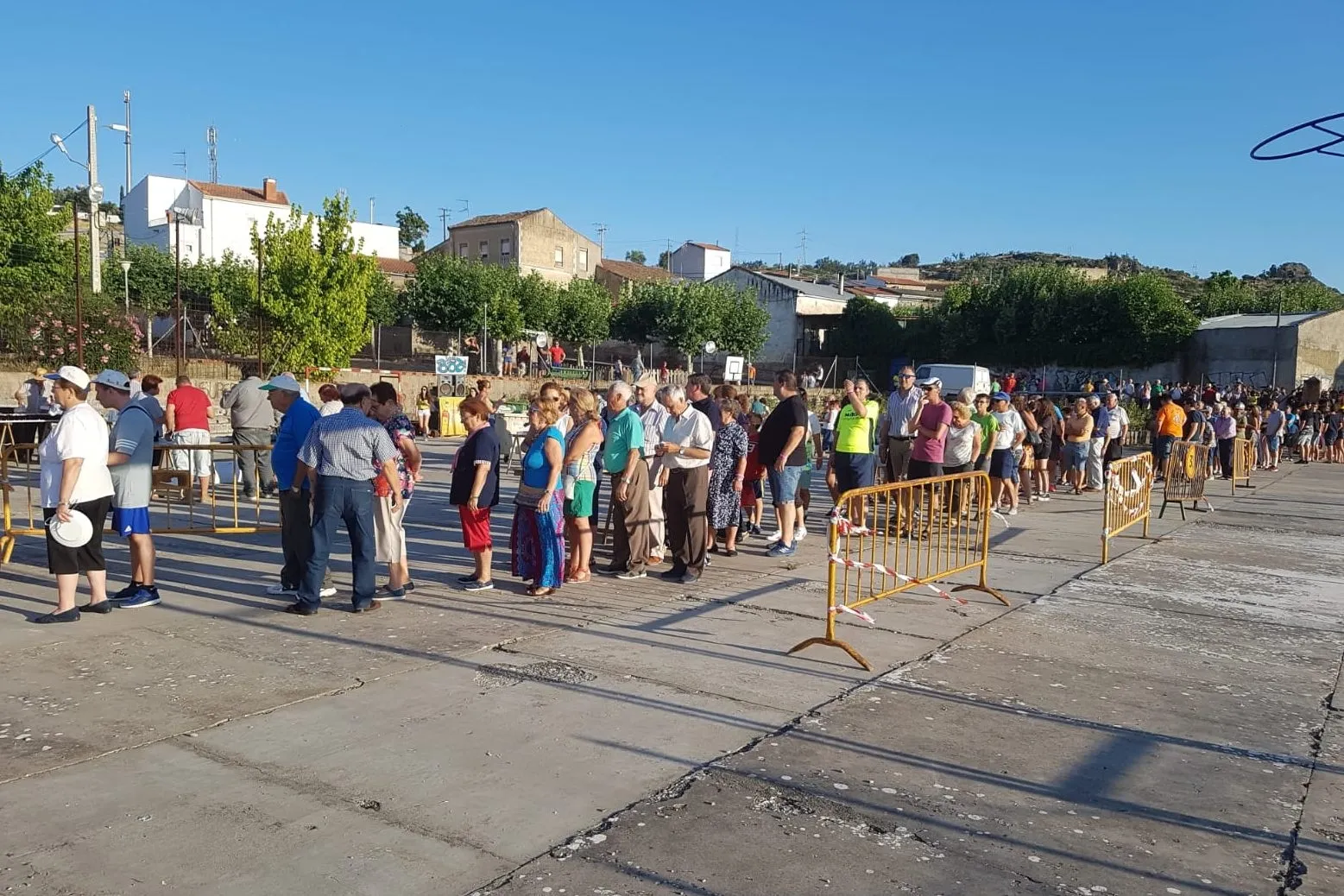Foto 3 - En Villarino despiden las fiestas con la merienda de carne de novillo  