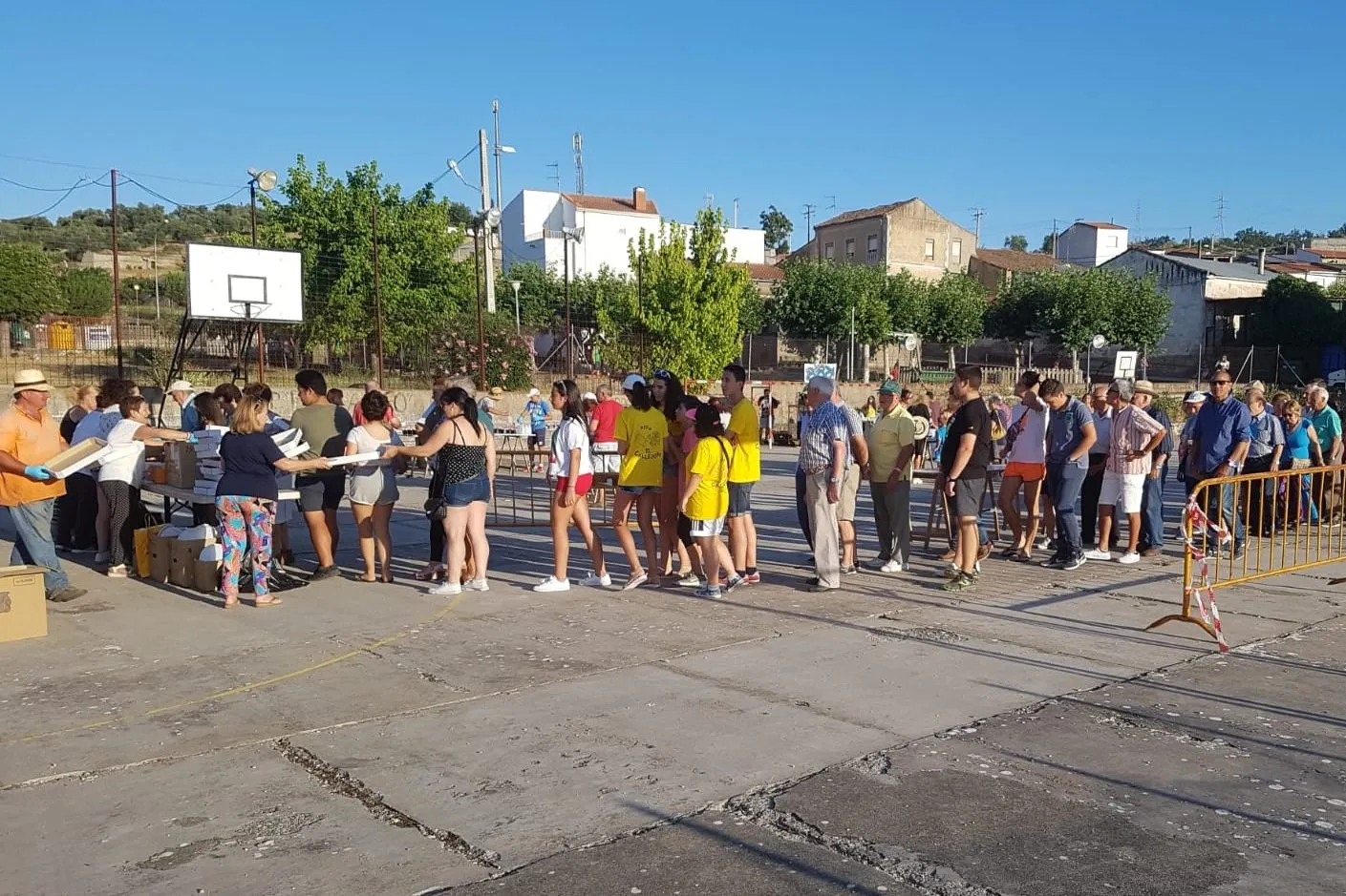 Foto 2 - En Villarino despiden las fiestas con la merienda de carne de novillo  