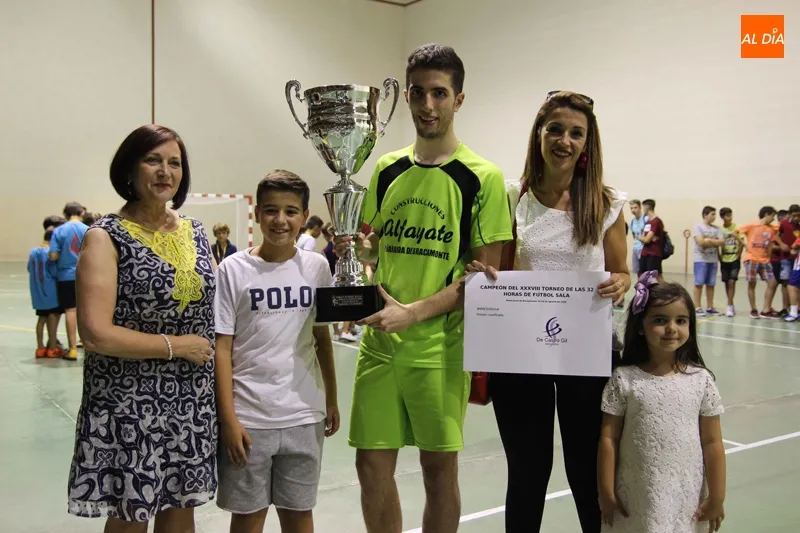 Foto 4 - Construcciones Alfayate se lleva el torneo &lsquo;32 horas de f&uacute;tbol sala&rsquo;